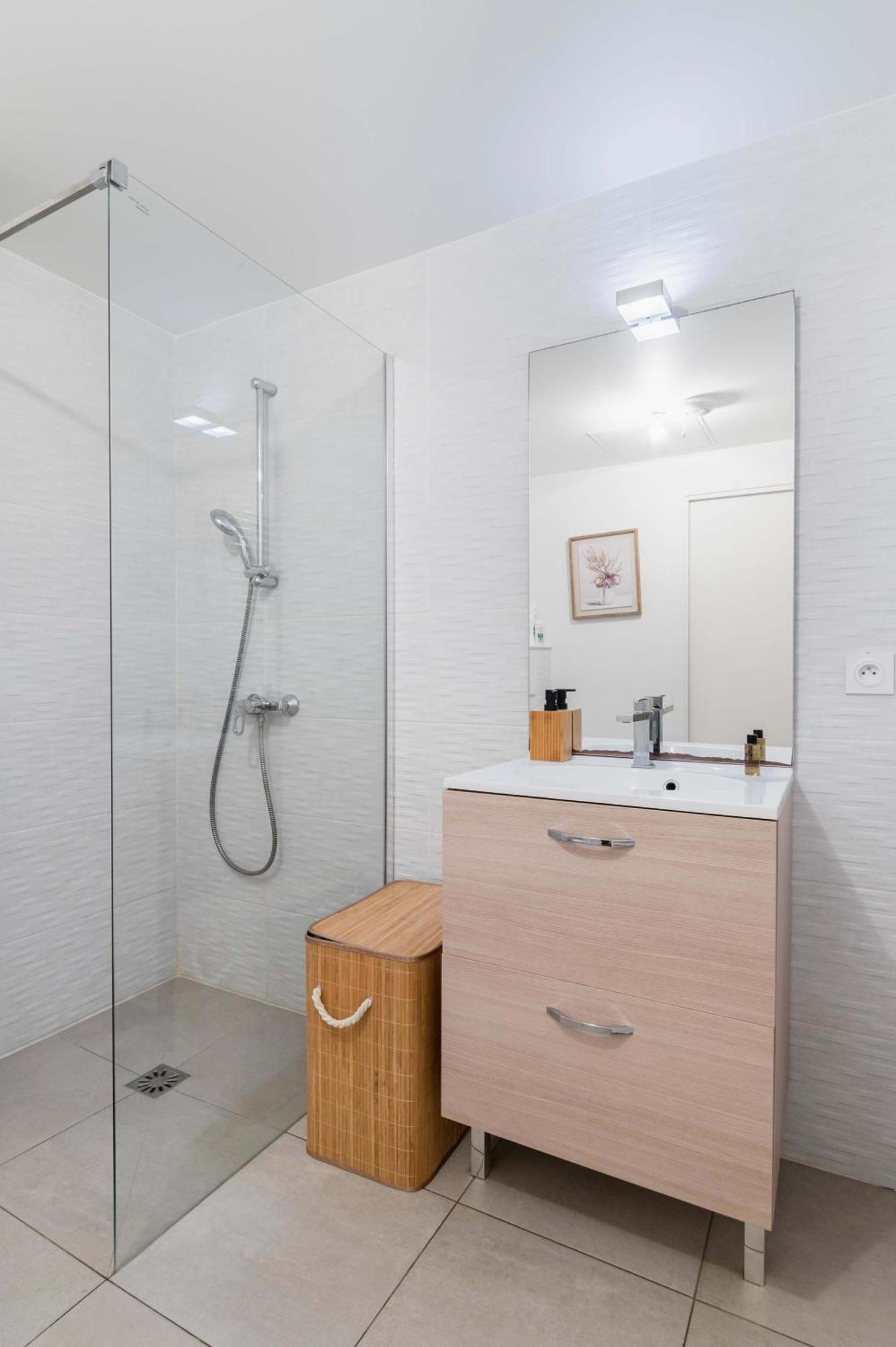 Appartement Lumineux Avec Terrasse Courbevoie - 4P - Flat-Guest Esterno foto